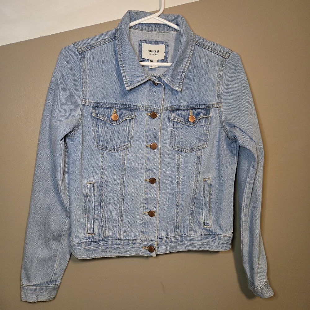 Forever 21 LA Womens Light Wash Denim Jacket Trucker Buttons Size Small Pockets